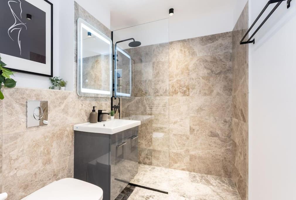 Apartment Sunny 2br Flat - Location - Stunning Views *